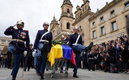 Entierran en Bogotá a Miguel Uribe, aspirante presidencial asesinado a balazos; "la absurda violencia me arrebató a mi hijo"