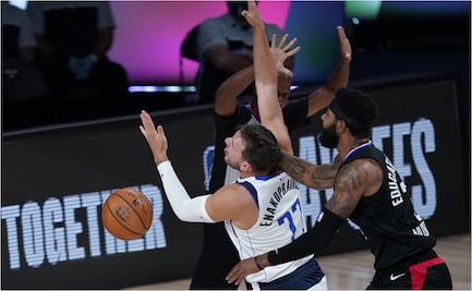 Marcus Morris, expulsado tras golpear a Luka Doncic