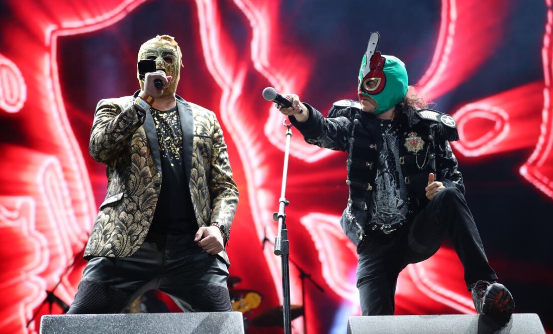 El Escorpión Dorado y Alex Lora en el Vive Latino. Foto: Nadya Murillo