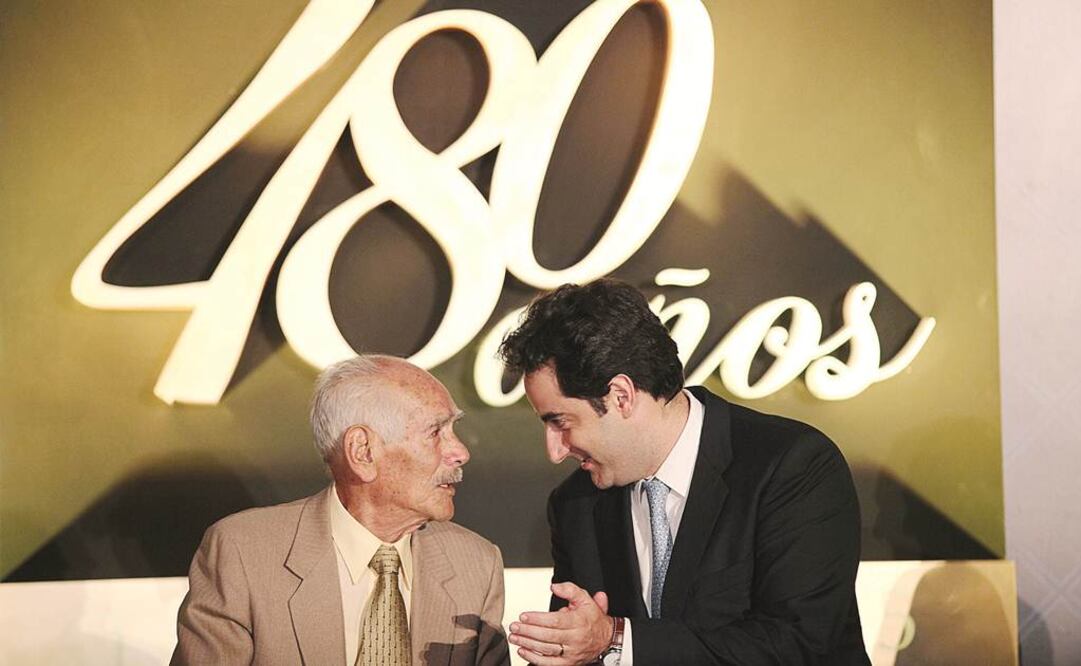 Esteban Jiménez fue reconocido por sus 72 años de labor en dicha Casa