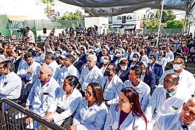 Wifi, filete, frigobar... darán trato VIP a médicos cubanos