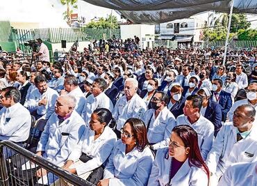 Wifi, filete, frigobar... darán trato VIP a médicos cubanos