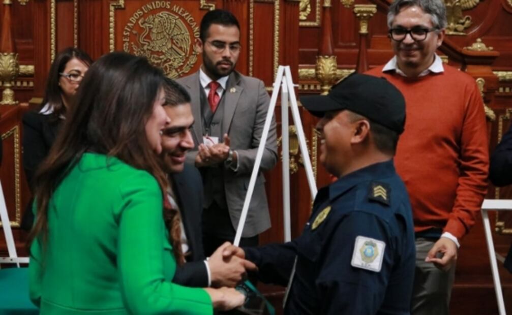 Congreso CDMX reconoce a 61 policías con medalla al mérito policial