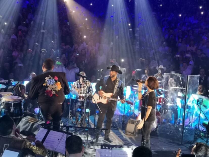 Con un toque familiar, así regresó Pepe Aguilar a los palenques en Metepec