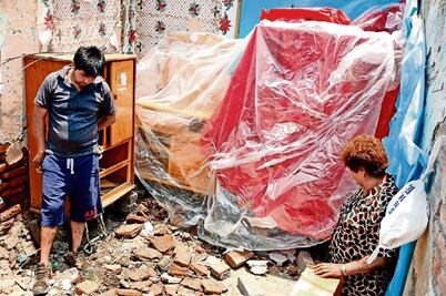 Se reblandeció el techo de la vivienda y se les vino encima