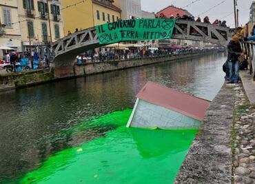 Activistas climáticos tiñen de verde los ríos de Roma, Milán y el Canal Grande de Venecia