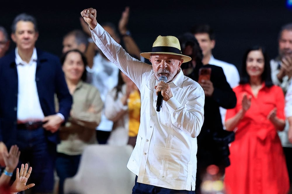 El presidente de Brasil, Luiz Inácio Lula da Silva, durante la convención en Sao Paulo en la que se oficializó su candidatura a las elecciones de octubre. FOTO: MIGUEL SCHINCARIOL. AFP