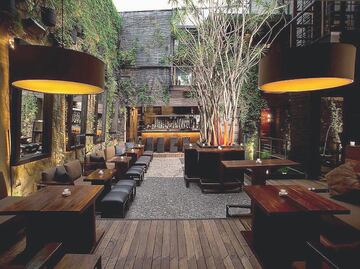 Influencer quería comer gratis en uno de los mejores restaurantes del mundo, SUD777 en el número 52