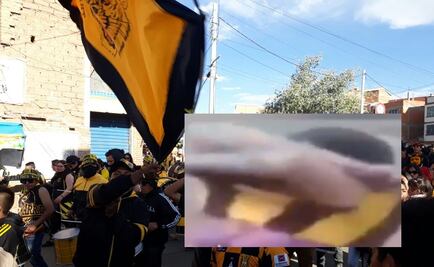 Procesan a hombres que obligaron a desnudarse a fanáticas en estadio de Bolivia