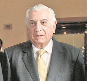 Núñez le jala las orejas a precandidatos