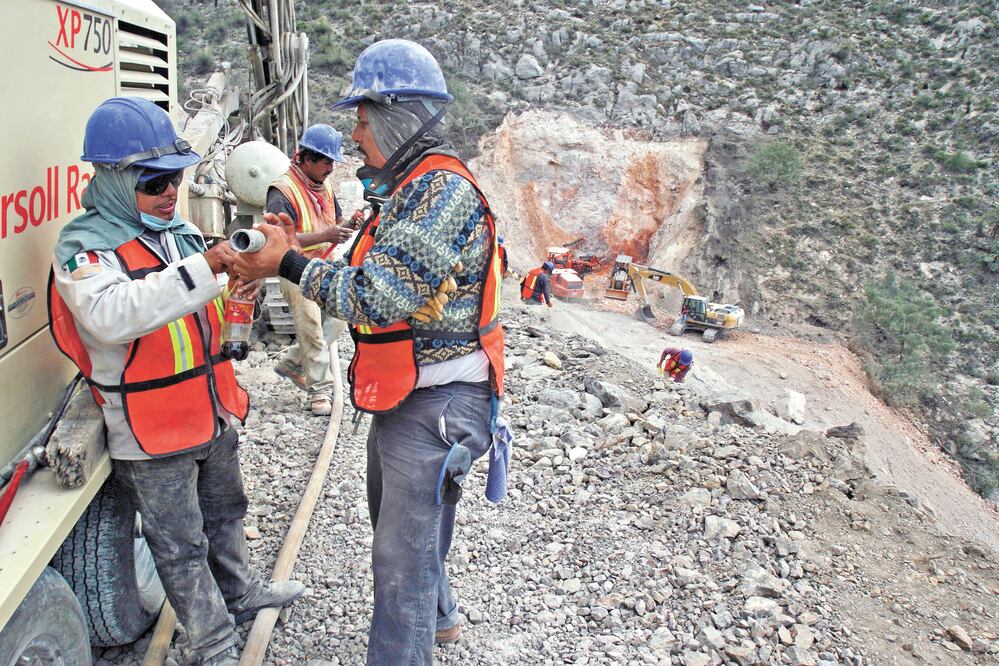 La Secretaría de Economía indica que preocupa que por mes se registren dos muertes en actividades de minería. ARCHIVO EL UNIVERSAL