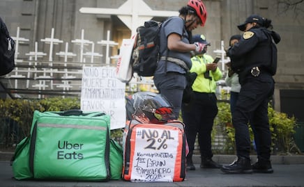 Repartidores protestan; exigen a la SCJN eliminar impuesto del 2% a plataformas