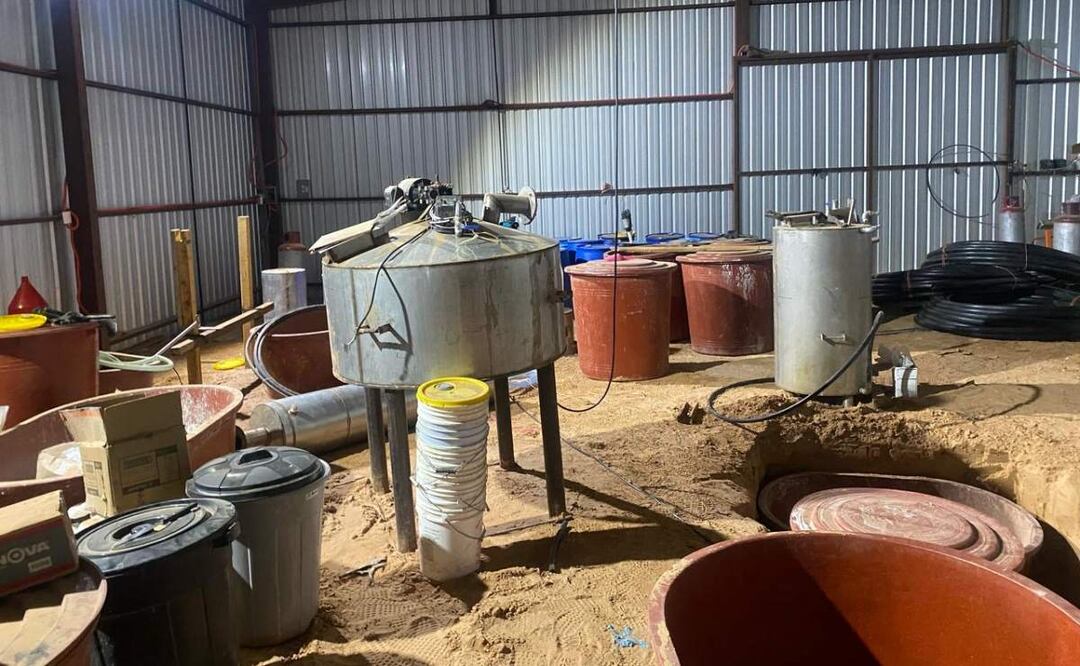 Elementos de seguridad aseguran laboratorio clandestino para elaborar droga sintética en Puerto Peñasco, Sonora (18/03/2025). Foto: Fiscalía de Sonora