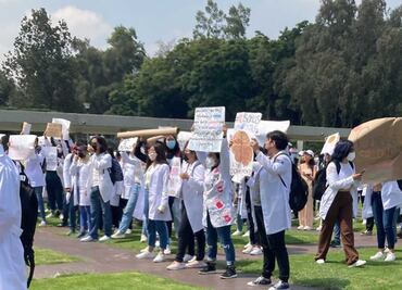 Protestan estudiantes de la Facultad de Medicina de la UNAM contra sistema de evaluación