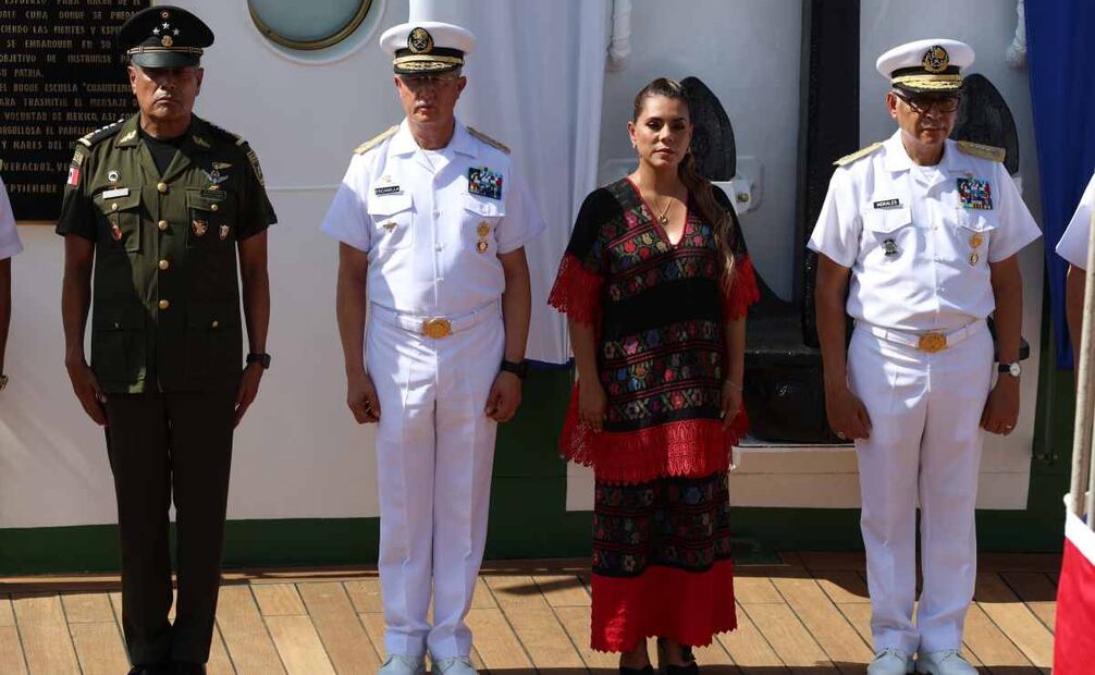 Raymundo Pedro Morales Ángeles y Evelyn Salgado en la Ceremonia de arribo del Buque Escuela Cuauhtémoc de la Marina. Foto: Luis Camacho/EL UNIVERSAL