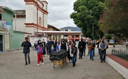 Dan el último adiós al poeta y periodista chiapaneco Javier Molina