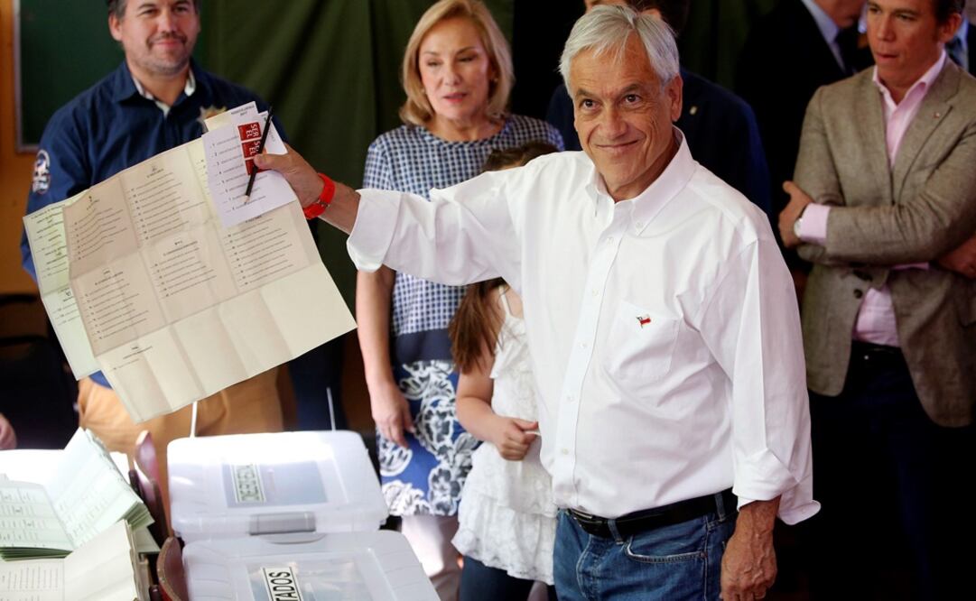 El expresidente de Chile y candidato presidencial de la coalición Chile Vamos, Sebastián Piñera acude a votar durante las elecciones presidenciales (Foto: EFE)