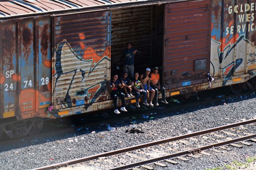 Migrantes de diversas nacionalidades, en su mayoría venezolanos, se encuentran en al menos 20 estados del país en su camino hacia la frontera con Estados Unidos. Foto: Francisco Rodríguez / El Universal
