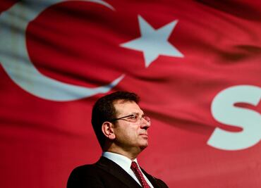 Alcalde detenido de Estambul enfrenta 2do día de interrogatorio; aumentan las protestas en todo el país