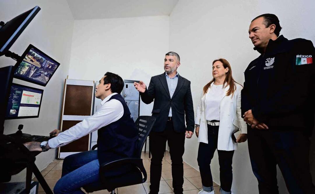 Mauricio Tabe, alcalde de Miguel Hidalgo, y Carlos Orvañanos, edil de Cuajimalpa, encabezaron la presentación de los centros de monitoreo. Foto: Diego Simón Sánchez / EL UNIVERSAL