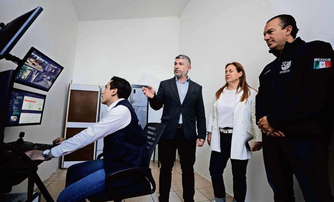 Mauricio Tabe, alcalde de Miguel Hidalgo, y Carlos Orvañanos, edil de Cuajimalpa, encabezaron la presentación de los centros de monitoreo. Foto: Diego Simón Sánchez / EL UNIVERSAL