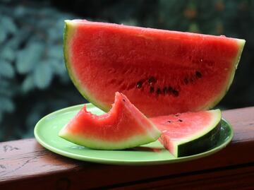 ¿Es malo comer sandía en la noche?