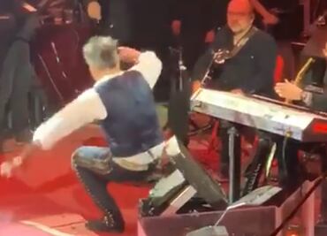“El Potrillo” se cae en concierto en León