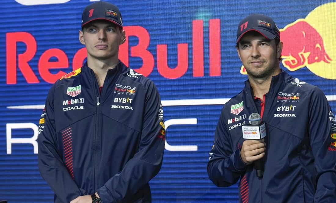 Max Verstappen y Sergio Pérez en la presentación del RB19 / Foto: AP