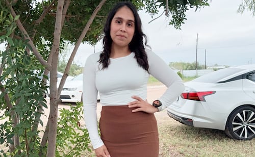 Mujer deportada pese a permiso para permanecer en EU demanda al gobierno; exige regresar al país