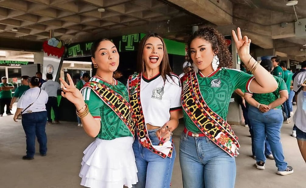 En la ciudad de Villahermosa cientos de personas vieron la inauguración del Mundial y el primer partido de México en el Estadio Centenario. Foto: Leobardo Pérez / EL UNIVERSAL