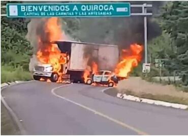 Grupo criminal ataca a elementos de la FGR y de la GN en Michoacán; reportan quema de vehículos