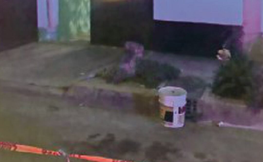 Policías municipales encontraron dos piernas que salían de una cisterna, al interior de un centro de rehabilitación. Foto: Especial