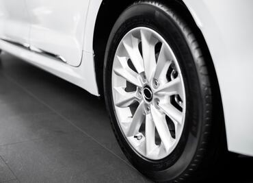 Qué significa la última letra de las llantas de tu auto