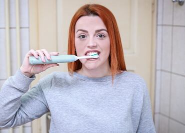 Los trucos caseros para blanquear los dientes y conseguir una mejor sonrisa