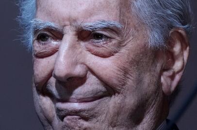 “Cuanto menos se metan los gobiernos con los escritores, mucho mejor”: Mario Vargas Llosa