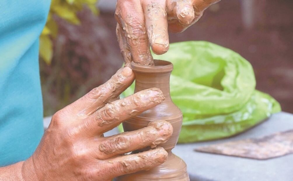 Trabajadores de Cultura Comunitaria, por honorarios y a merced del Insabi