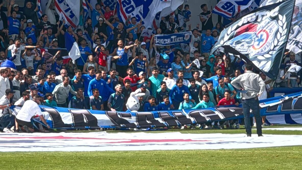 Cruz Azul recibe el aliento de la Sangre Azul, previo a la vuelta ante Chivas - Foto: Edgar Enríquez/EL UNIVERSAL