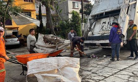 Se inundan casas en Álvaro Obregón por intensas lluvias; alcaldesa y trabajadores recorren la zona