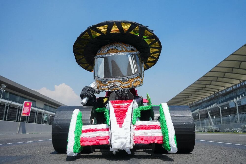 Concurso de piñatas en el GP de México - Foto: Especial