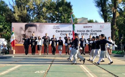 Cué inaugura ciclo escolar; será crucial, dice