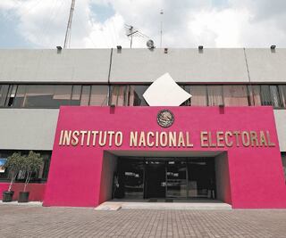 Buscan que Segob pague monitoreo de medios a INE