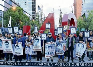 Termina mitin de padres de los 43; anuncian reunión con Segob