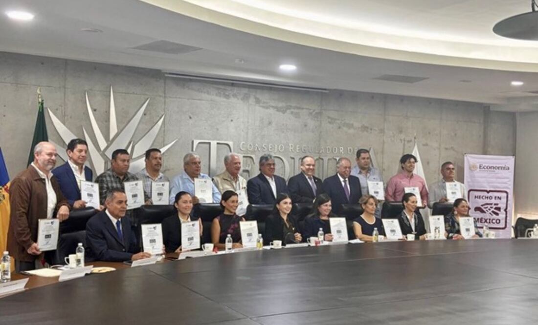 "16 empresas tequileras reciben certificación #HechoEnMéxico", escribió a través de redes sociales la Secretaría de Economía. (26/08/25) Foto: X @SE_mx