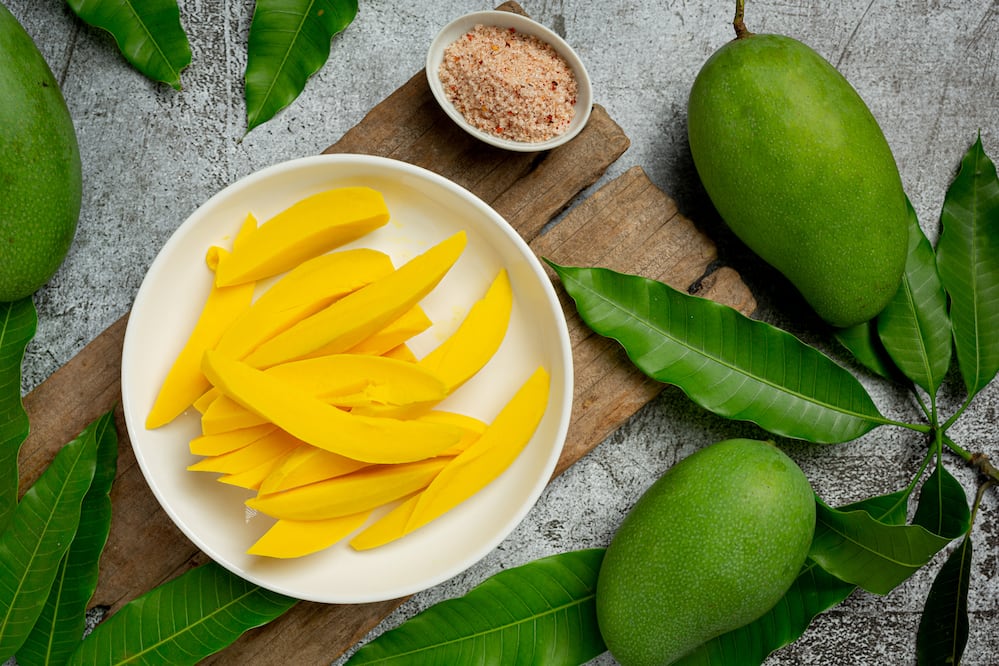 Hojas de mango convertidas en infusión, una alternativa natural cada vez más popular por sus propiedades. Foto: Freepik