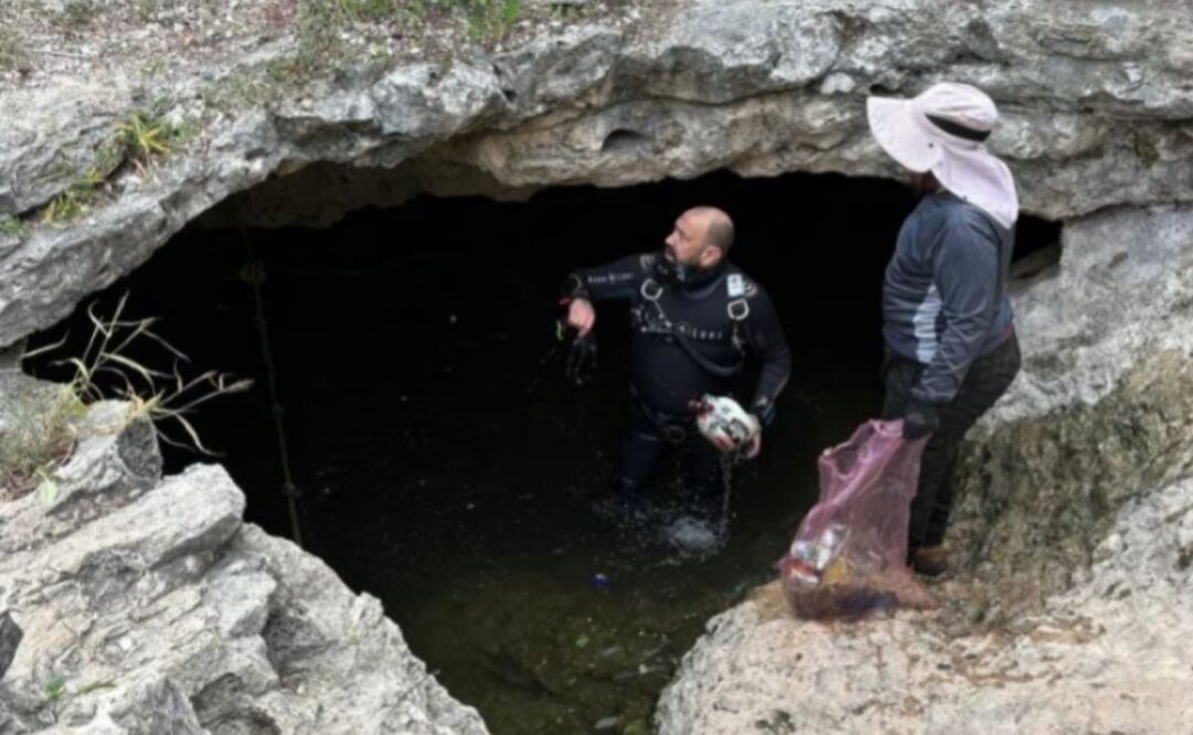 Extraen 109 kilos de basura de cenote usado como tiradero clandestino en Yucatán (26/08/2025). Foto: Especial