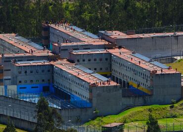 Seis presos murieron en "disturbios" en cárcel de Ecuador