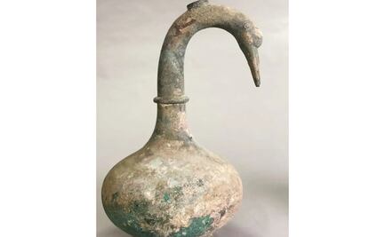 Descubren vasija de más de 2 mil años de antigüedad con líquido misterioso