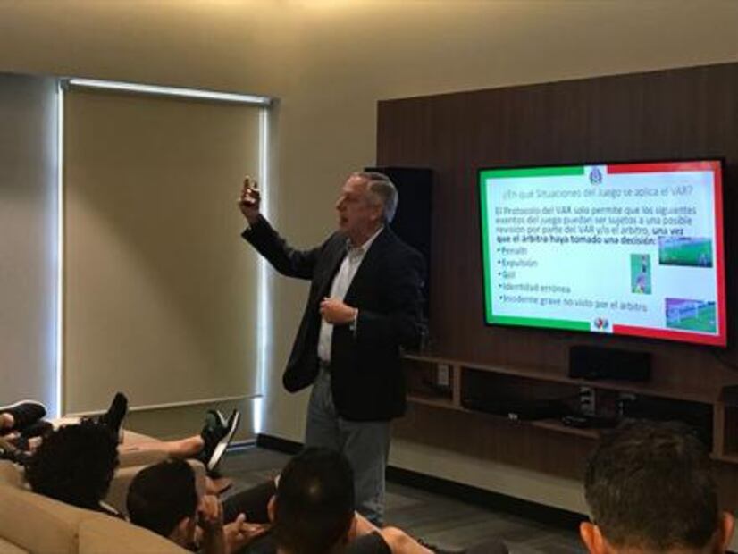 Selección Mexicana recibe curso sobre el VAR