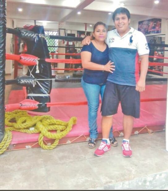 Con materiales reciclados forja a boxeadores