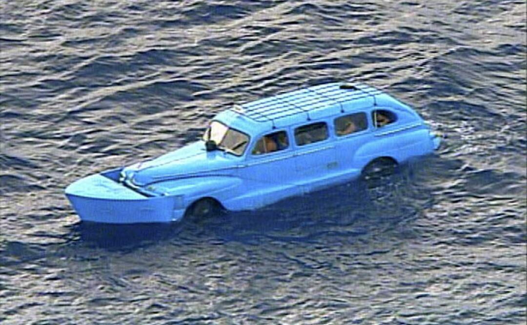 En la imagen aparece el Mercury 1949 utilizado por un grupo de balseros cubanos para tratar de alcanzar la costa de EU en el 2005. Foto: Archivo EL UNIVERSAL